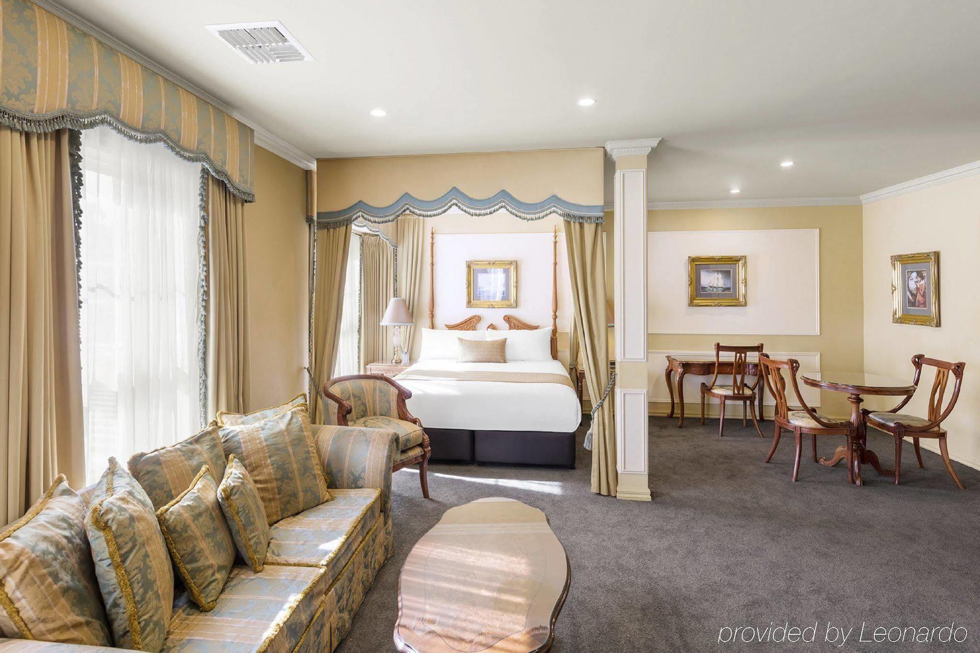 Canterbury International Hotel