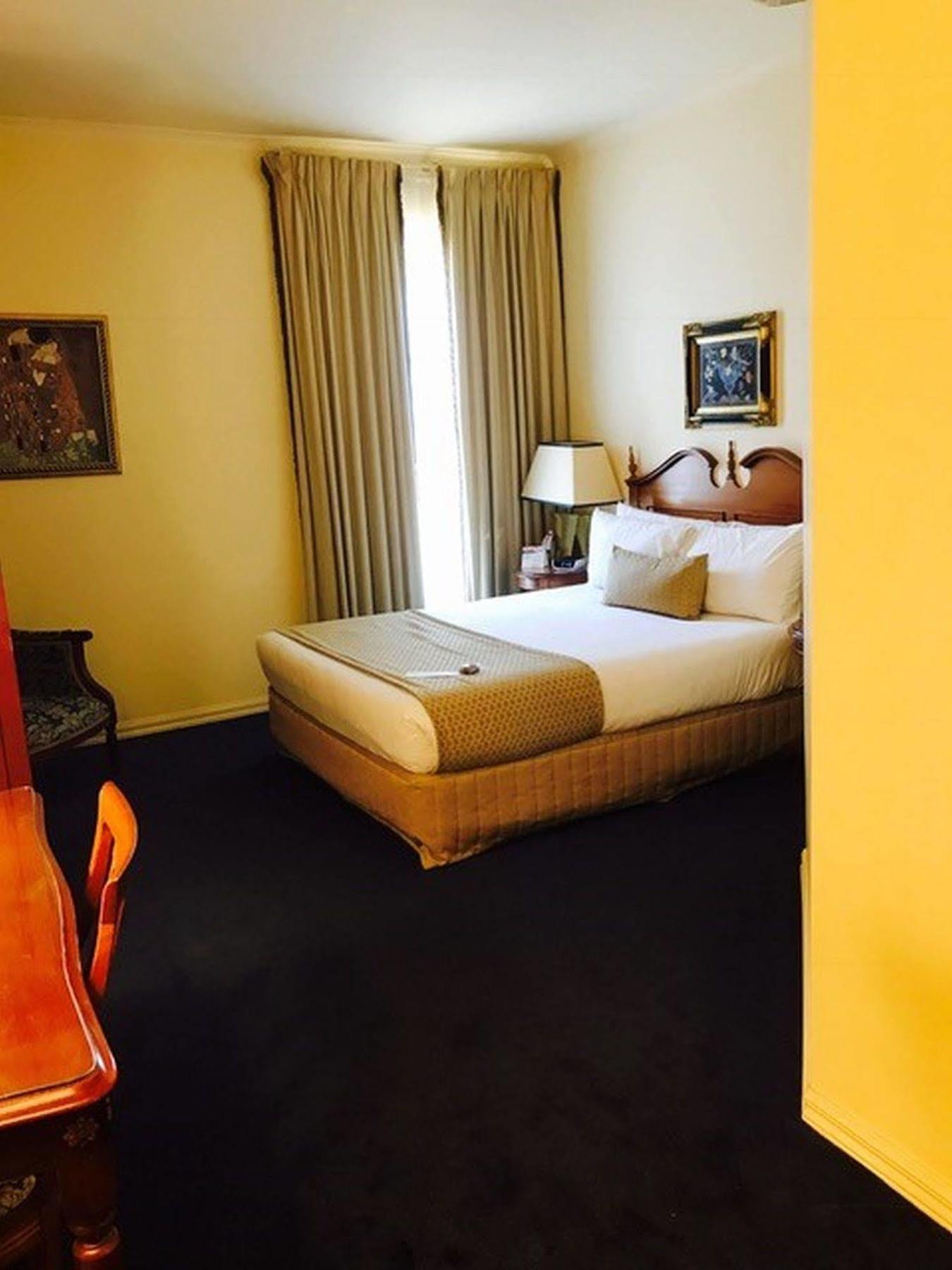 Hotel Canterbury International Forest Hill